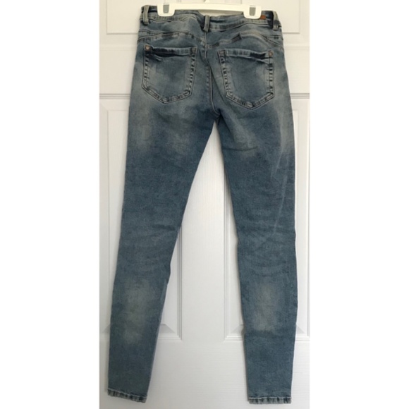 EightyTwo Denim Acid Wash Skinny Ankle Jeans Size 5 Pockets Light Blue - Picture 2 of 16